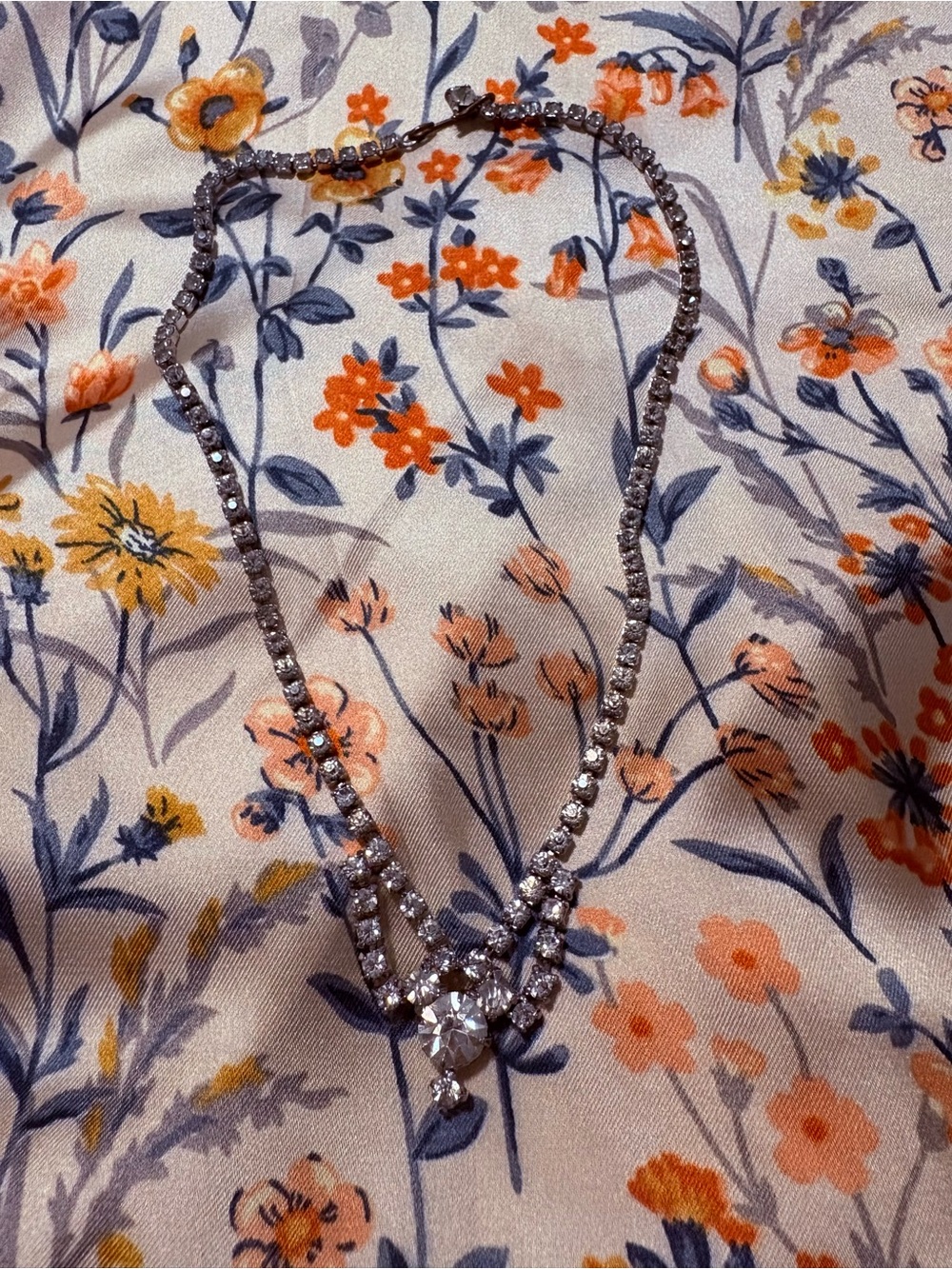 Sparkly Glamorous Drop Necklace - Silver Sparkle